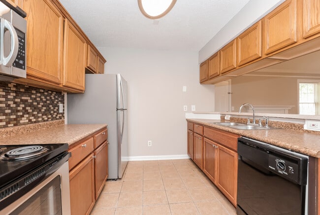 Building Photo - Spring Hill 4-Bedroom Home