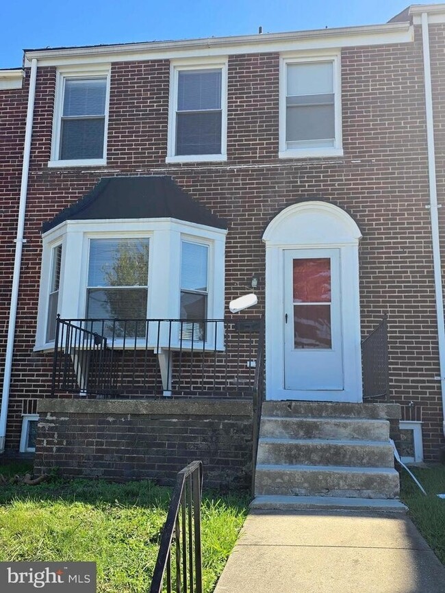 Primary Photo - 3 Bedroom 2 Bathroom Townhome