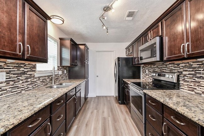 Building Photo - 6622 Kearney Dr