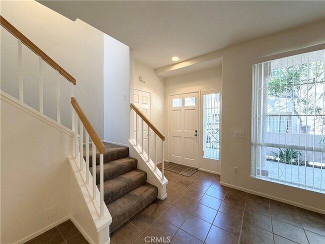 Building Photo - 32 Tradewinds