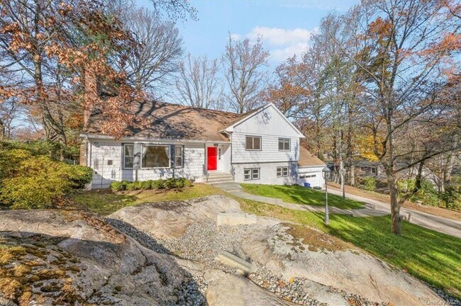 Building Photo - 3 Lakeview Ave