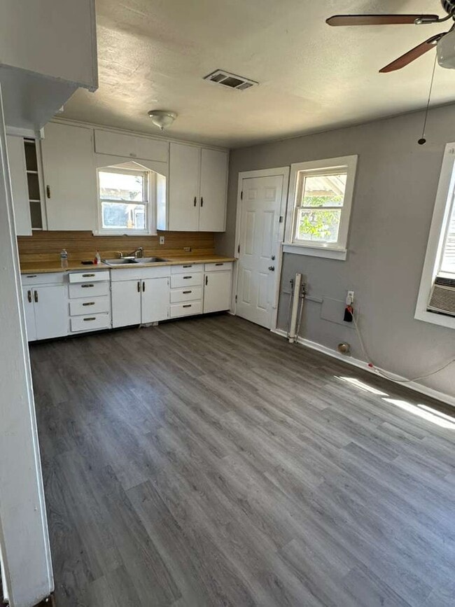 Building Photo - 829 S Lipscomb St