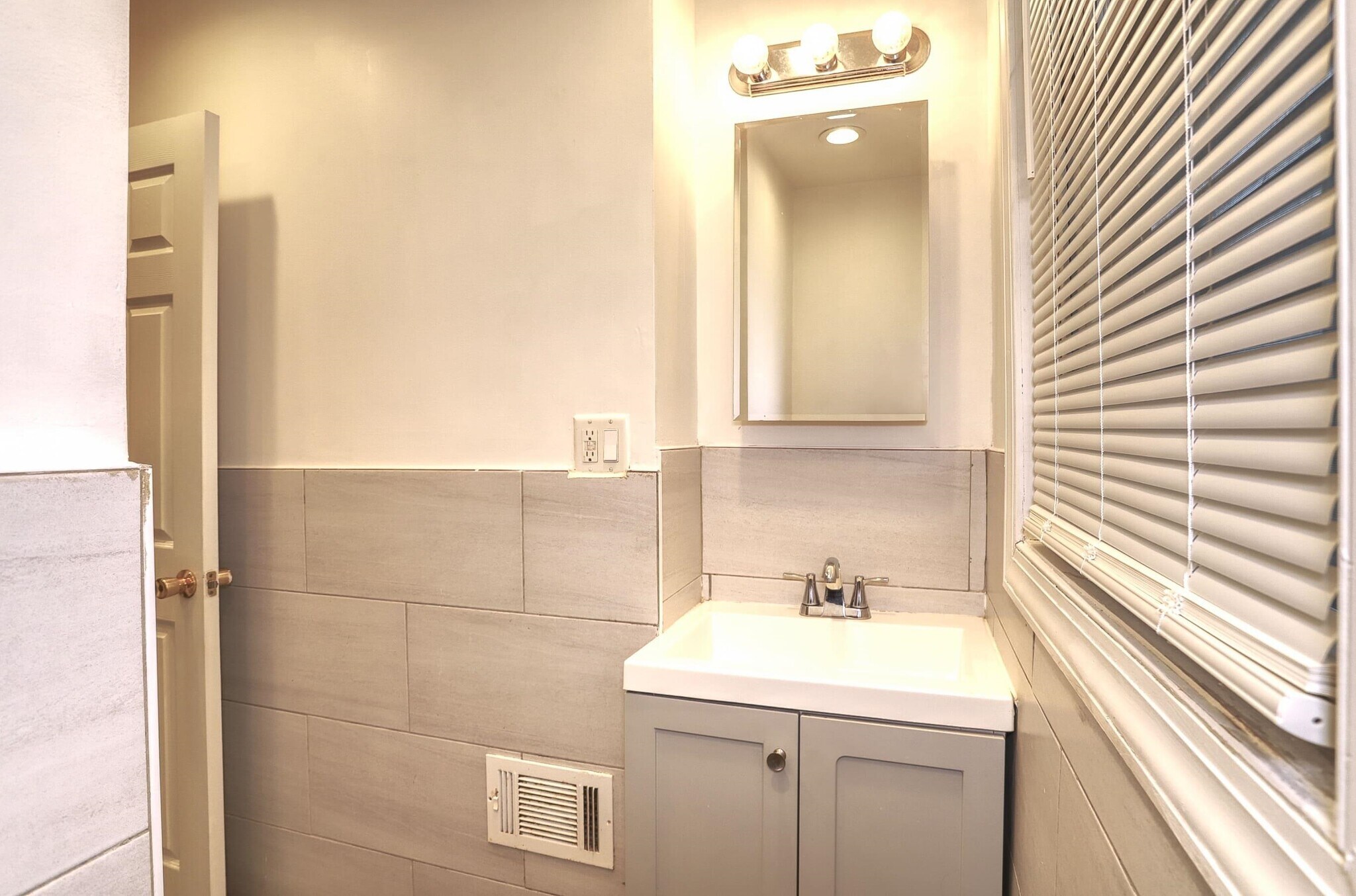 Building Photo - 112 Randolph Ave