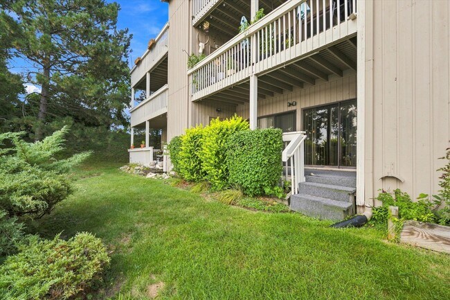 Building Photo - 893 Cliffs Dr