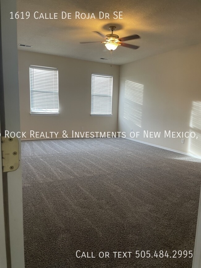 Building Photo - Spacious 4 BR plus loft in Cabezon!