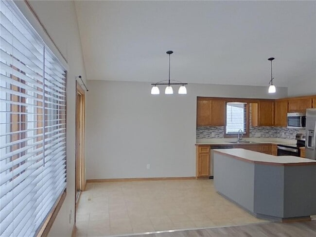 Building Photo - 14885 Crandall Ave.