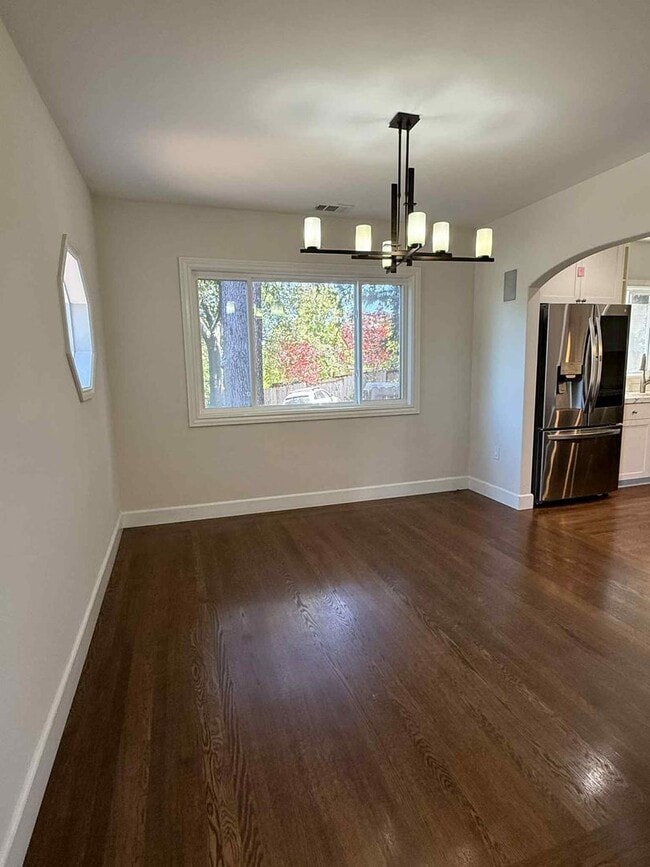 Building Photo - Redwood City Hillside Retreat – 4BR, 3BA w...