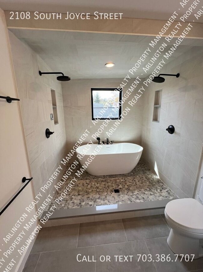 Building Photo - 2108 S Joyce St