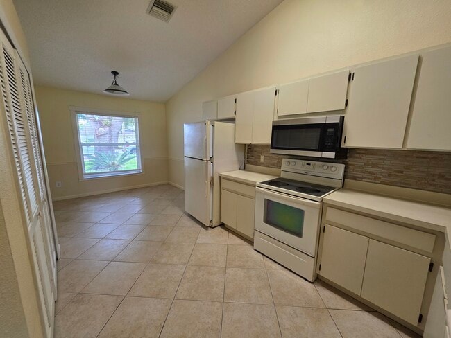 Building Photo - Piedmont Lakes Blvd