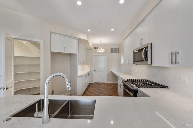 Building Photo - 4420 Lahinch Ln