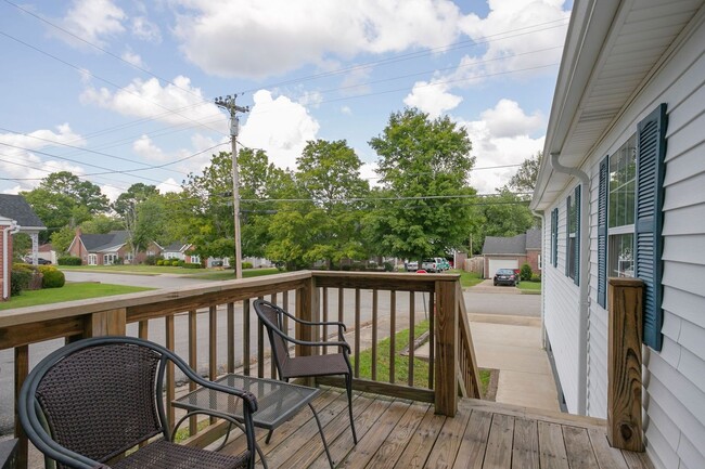 Building Photo - 3 Bed home in Carthage with large basement!