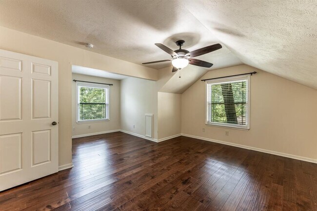 Building Photo - 1006 Amesbury Ct