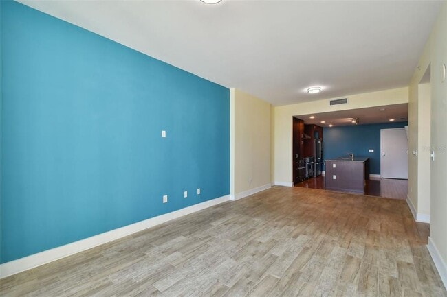 Building Photo - 1208 E Kennedy Blvd