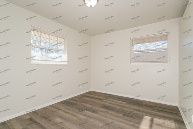 Building Photo - 217 Mc Alpine Dr