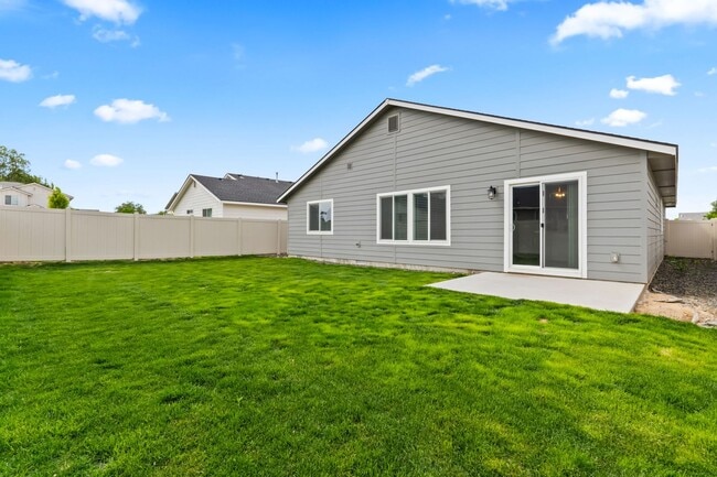 Building Photo - BEAUTIFUL Single Level 3bd/2ba Nampa Home!