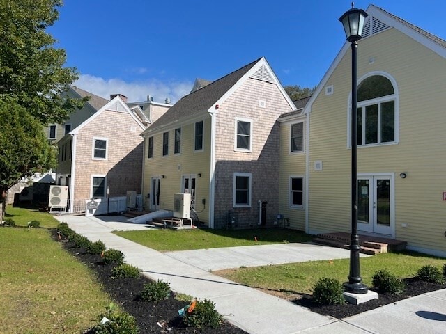 Building Photo - 328 Bank St