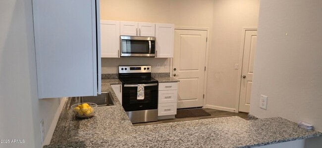 Building Photo - 701 Dylan Ct