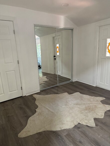 Building Photo - 518 Acacia Dr