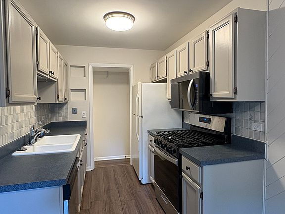 Building Photo - 410 Sunnybrook Ln