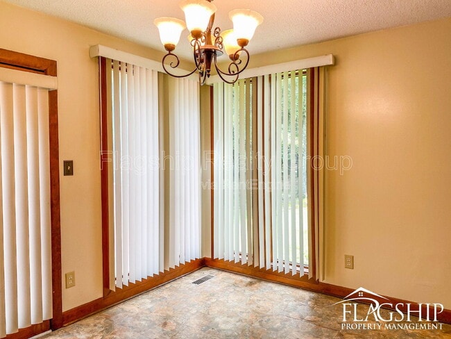 Building Photo - 1228 Forest Acres Dr