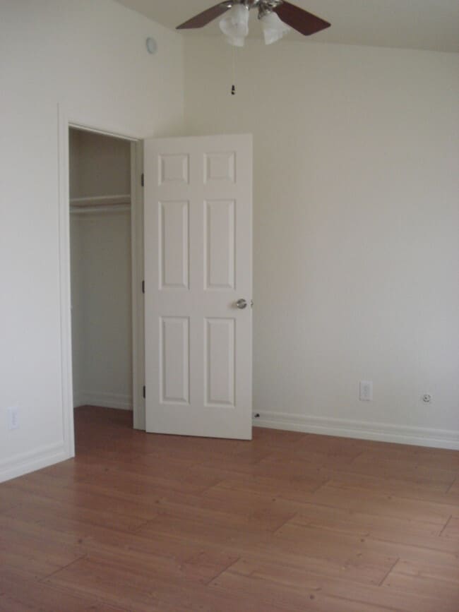 Building Photo - 703 S Fruitland Dr