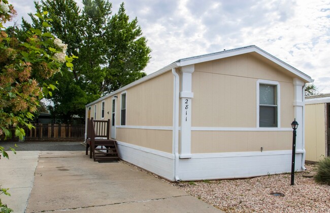 Primary Photo - Adorable 2 bedroom 2 bath!