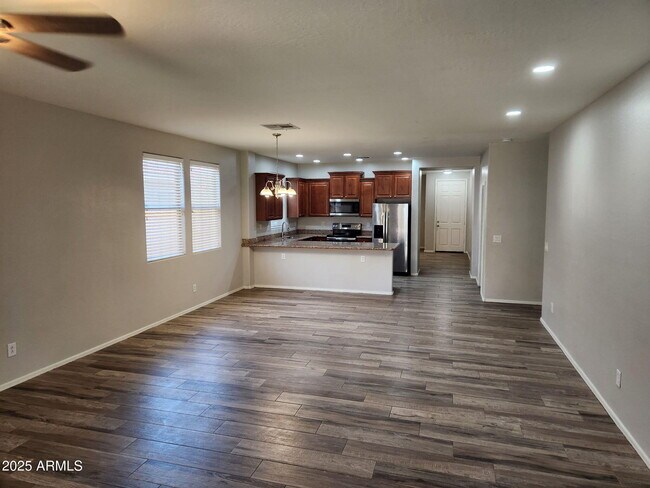 Building Photo - 7558 W Spur Dr
