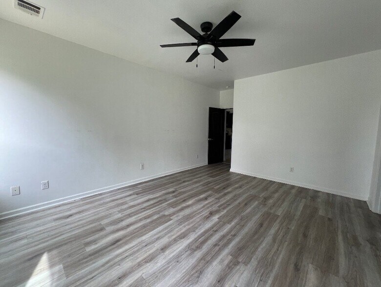 Building Photo - 10575 Dodger Dr
