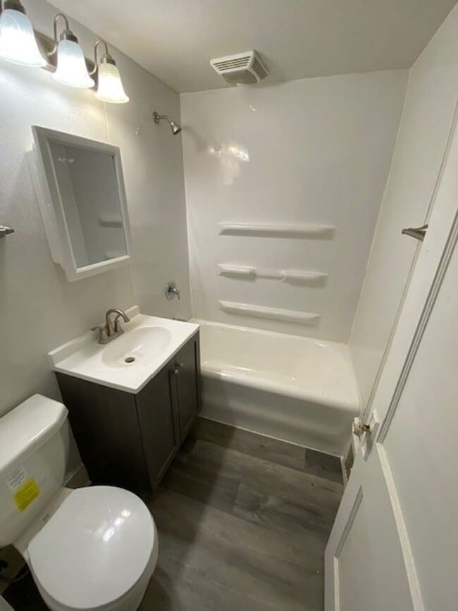 Building Photo - 3822 W Mt Vernon Ave