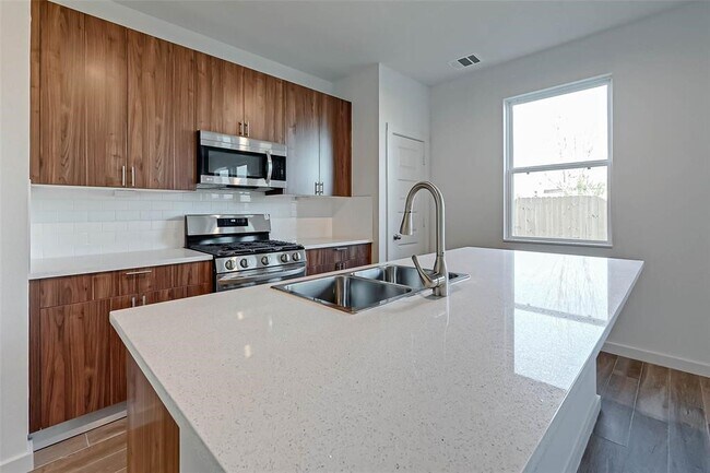 Building Photo - 3510 Contempo Dr