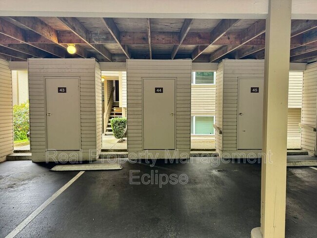 Building Photo - 14636 NE 45th St
