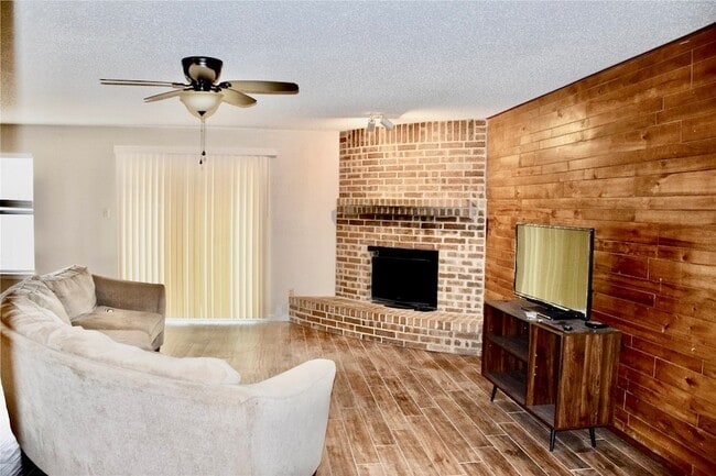 Building Photo - 4501 Elm Branch Dr