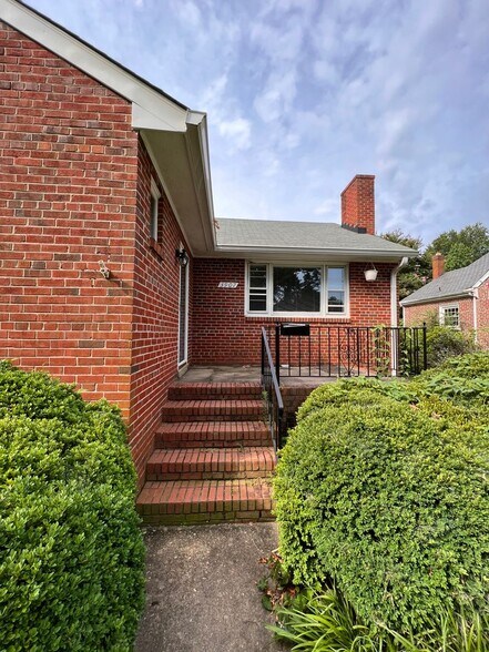 Building Photo - 3907 Kensington Ave