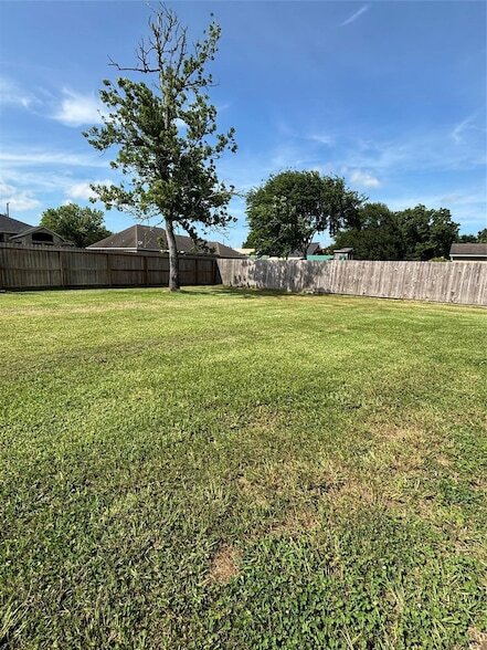 Building Photo - 211 Oaks Grande Dr