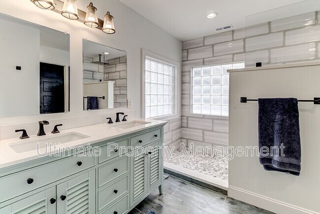 Building Photo - 7022 Cayman Ct