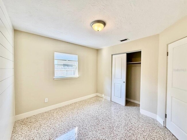 Building Photo - 2918 10th Ave N