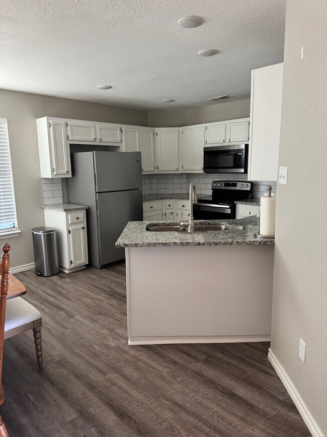 Building Photo - 304 N Essex Dr