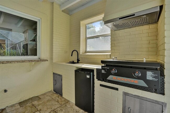 Building Photo - 3801 NW 27th Ave