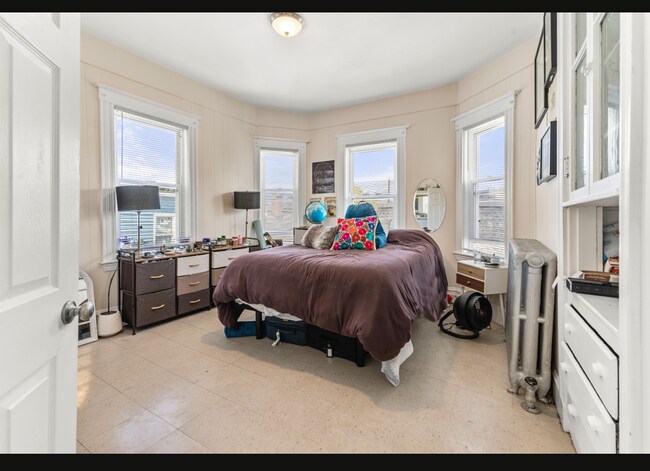 Primary Photo - Spacious Gorgeous Cambridgeport 4 Bed! Ava...
