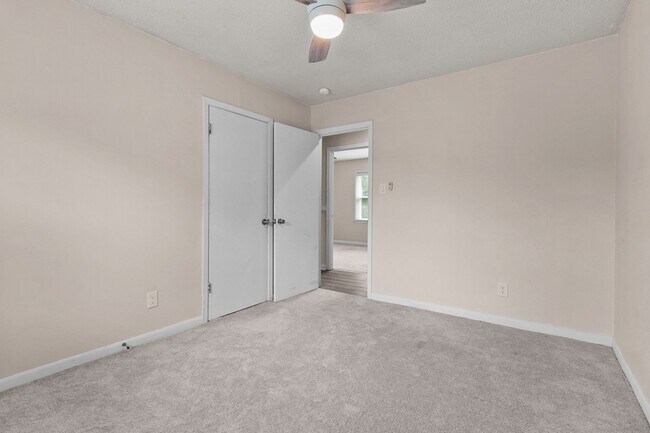 Building Photo - 4 Bedroom 2 Bath Ranch in a cul-de-sac