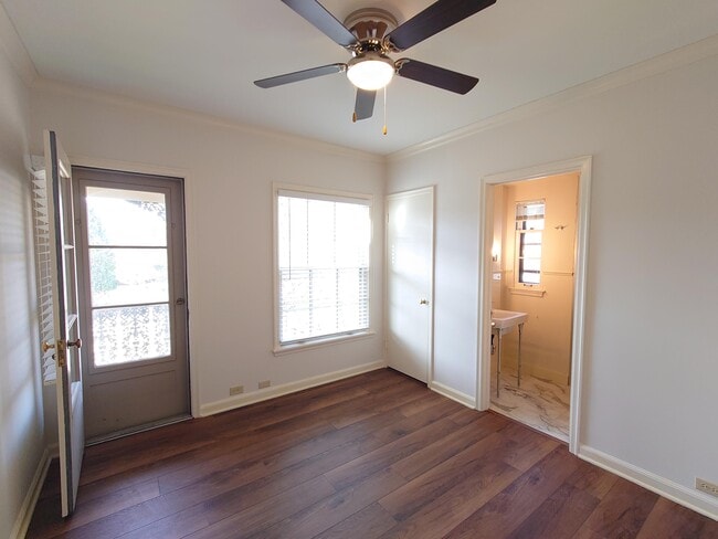 Building Photo - 3222 E Hampshire St