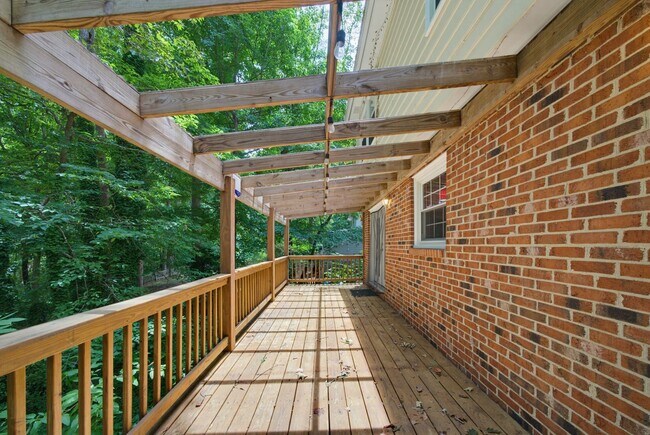 Building Photo - 1003 Manchester Dr