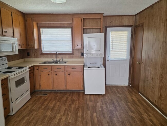 Building Photo - 159 Hazeldale Ln. New Bern, 2 Bedroom, 1 bathroom,  duplex