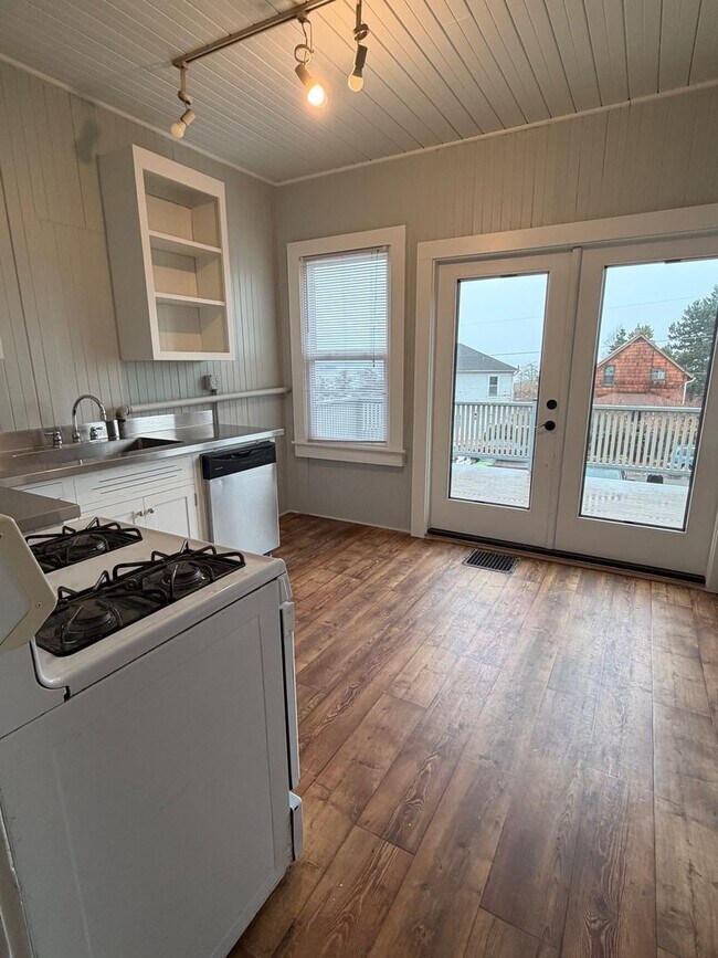 Building Photo - 3356/3372/3376 Franklin Ave.