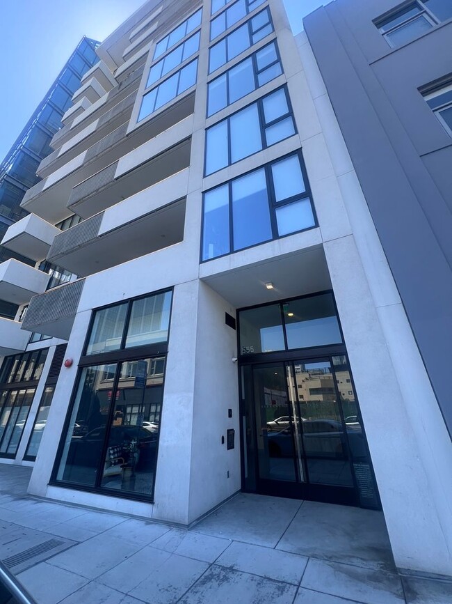 Building Photo - Epic REA - Newly Modern  2BR + 2BA in the ...