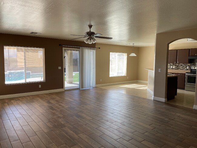 Building Photo - 22801 W Mesquite Dr