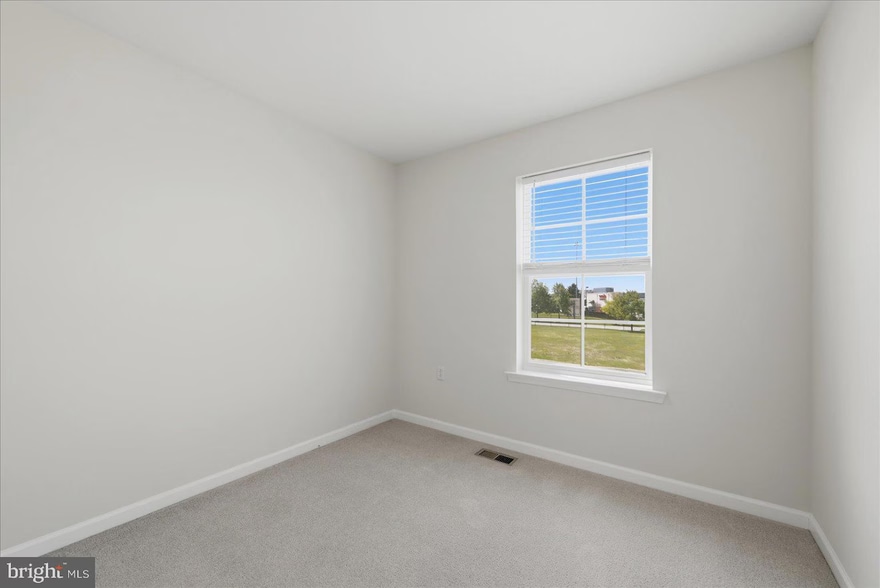 Building Photo - 658 Thumper Dr