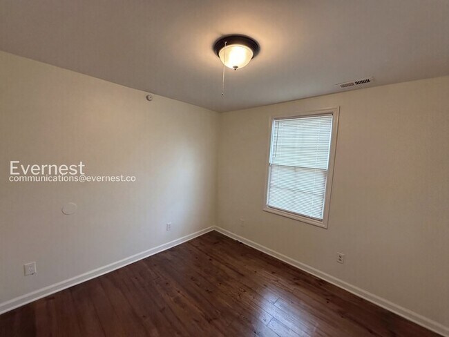 Building Photo - 506 Alpha St S