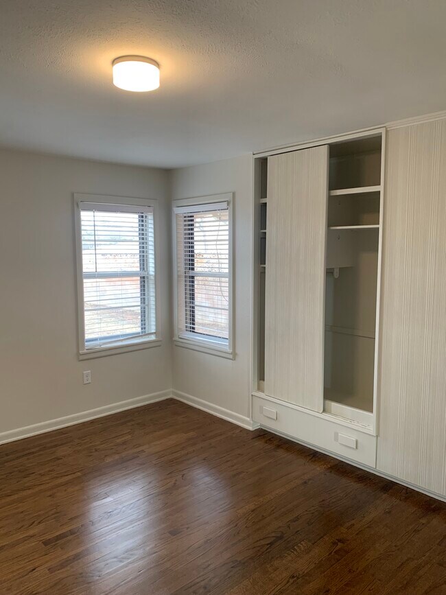 Building Photo - 1806 W Louisiana Ave