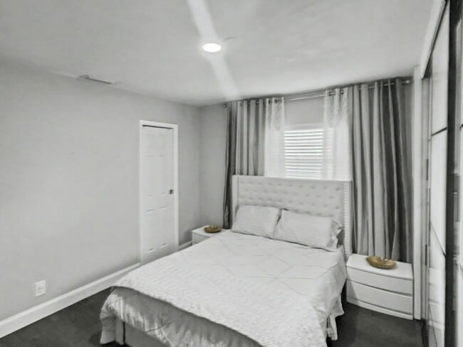 Building Photo - 1204 E Lambright St